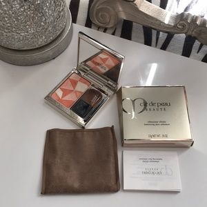Cle de peau luminizing face enhancer #15